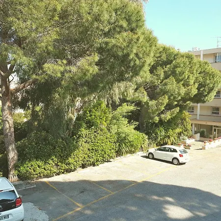 Apartment Joli Avec Petit Jardin