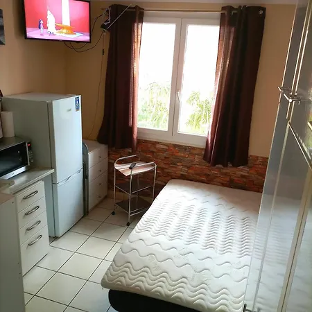 Joli Avec Petit Jardin *